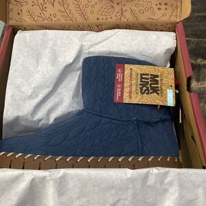 MUK LUKS ladies boots color is twilight.
